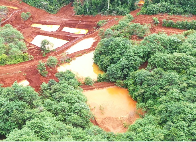 PT. PP dan WIKA membangun Settling Pond di areal pembangunan Smelter milik PT CNI di kecamatan Wolo, kabupaten Kolaka, Sultra.